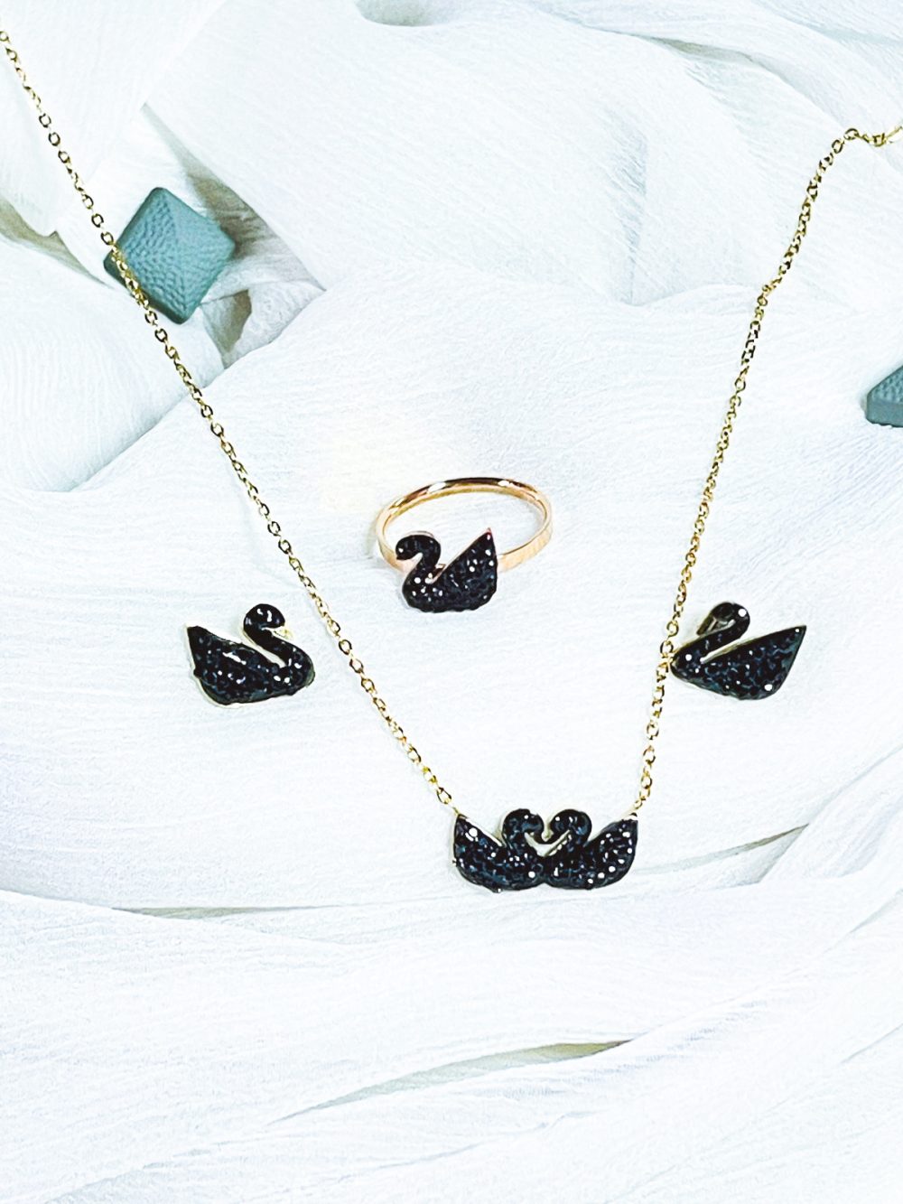 Black Swan Elegance Set – Necklace, Earrings & Ring